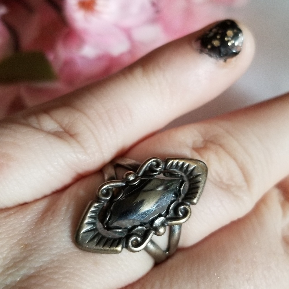 Pretty Vintage Sterling Silver Ring - Picture 8 of 8